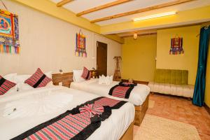Letto o letti in una camera di Nepali Heritage Hotel