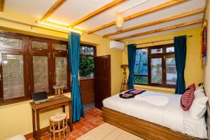 Letto o letti in una camera di Nepali Heritage Hotel