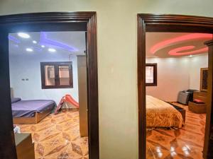 A bed or beds in a room at Pyramids Cleopatra