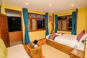 Letto o letti in una camera di Nepali Heritage Hotel