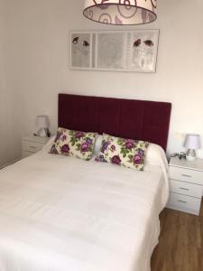 Łóżko lub łóżka w pokoju w obiekcie Carla24, AVENIDA PRINCIPAL