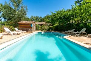 Бассейн в Gite Romarin или поблизости