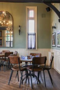 Restaurace v ubytování The Swan at Forest Row + 37 fotografií