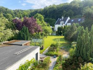 an aerial view of a house with a garden at Ferienwohnung am Schölerberg in Osnabrück