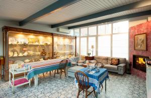 Casa Rural Mailan PARKING INCLUIDO的休息区