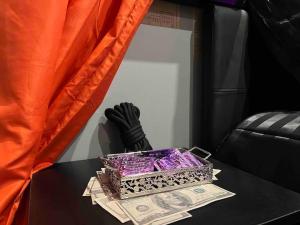 Posedenie v ubytovaní 50 nuances de gris - BDSM - Loveroom