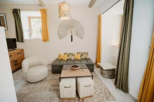 a living room with a couch and a table at Gîte du Bief in Pluvigner