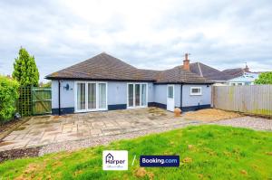 a white house with a fence and a backyard at Sleeps 8 Loft bedroom By Harperletting Short Lets & Serviced Accommodation Buckley With Pool table & Long or Short stays in Hawarden