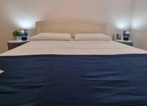 A bed or beds in a room at Nettuno 137D