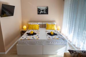 Postel nebo postele na pokoji v ubytování Kaldrma Guesthouse