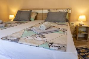 Postel nebo postele na pokoji v ubytování Kaldrma Guesthouse