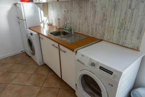 Kuchyň nebo kuchyňský kout v ubytování Kaldrma Guesthouse