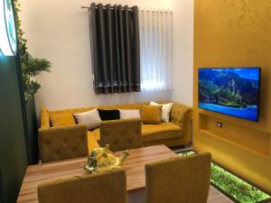 Photo de la galerie de l'établissement Rent Room 5 Rolandi Apartaments, à Pogradec