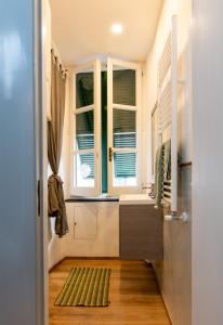 a bathroom with a sink and a window at Gauli casa vacanze in Chiavari