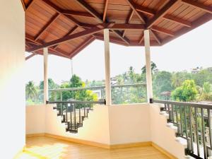 Blick vom Balkon einer Villa in der Unterkunft Modern Apartment near Galle Fort, Galle in Galle