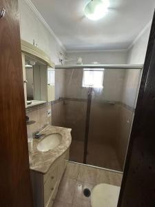 Et badeværelse på Excelente apto a 100 mts do mar