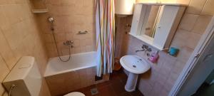 Ένα μπάνιο στο Guest House Andrea