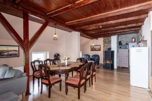 a dining room with a table and chairs at Apartamentai pas Reginą in Palanga