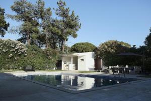 a swimming pool in front of a house at Quinta Verde Algarve in Medronhal