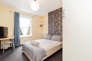 Ένα ή περισσότερα κρεβάτια σε δωμάτιο στο Shirley House 5, Guest House, Self Catering, Self Check in with smart locks, use of Fully Equipped Kitchen, close to City Centre, Ideal for Longer Stays and Fawley contractors