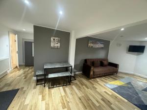Uma área de estar em MK Apartments, City of Manchester, Chorlton