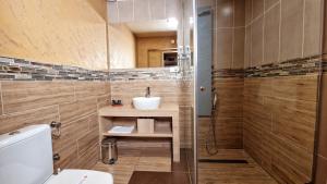 Koupelna v ubytování Restaurant & Apartments & Rooms AVENIA + 37 fotografií
