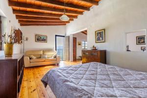 Postel nebo postele na pokoji v ubytování Finca El Capricho + 32 fotografií