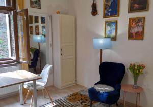 Posezení v ubytování Vyšehrad flat 2 private rooms for up to 4 guests Center & Congress