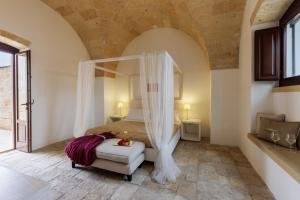Postel nebo postele na pokoji v ubytování Masseria Corda Di Lana Hotel & Resort