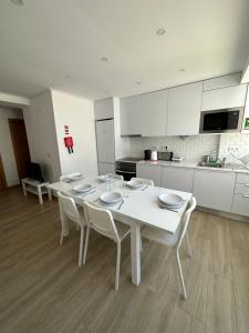 Billede fra billedgalleriet på Carcavelos Beach Shared Serviced Apartment 12 i Oeiras