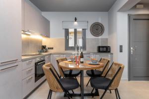 Kuchyňa alebo kuchynka v ubytovaní De Bosset Suites Kefalonia