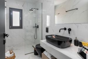 Kúpeľňa v ubytovaní De Bosset Suites Kefalonia