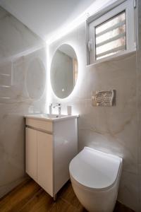 Koupelna v ubytování ΜΚ Αpartment 2ΥΔ - Nikea Metro + 16 fotografií