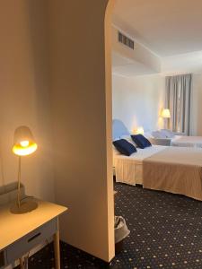 Posteľ alebo postele v izbe v ubytovaní Hotel Dorè + 37 fotografií