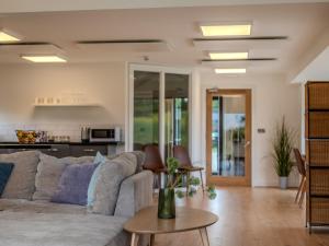 Η κουζίνα ή μικρή κουζίνα στο 3 Bed in Hollington 93331