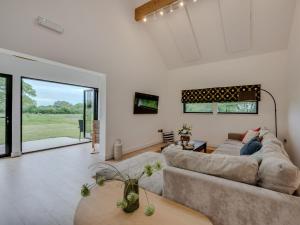 Χώρος καθιστικού στο 3 Bed in Hollington 93331