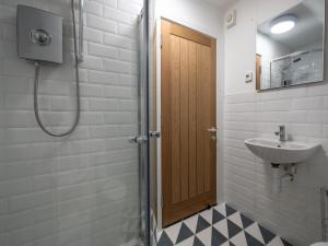 Ένα μπάνιο στο 3 Bed in Hollington 93331 +31 φωτογραφίες