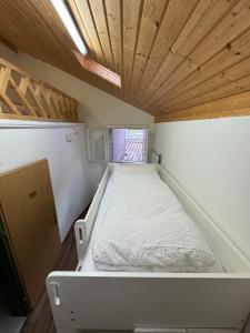 Postel nebo postele na pokoji v ubytování Interlaken saberana studio 11