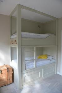 Letto o letti in una camera di Five Point Hostel & Apartments