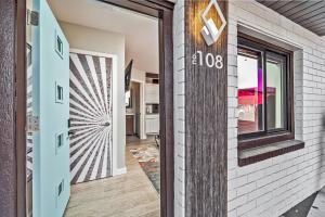 Gallery image of Walkable Wonder Midtown Studio near Downtown Gems in Reno +17 photos