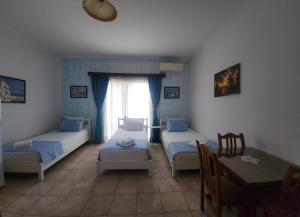 Postel nebo postele na pokoji v ubytování Amelie's Apartments & Beach Saranda