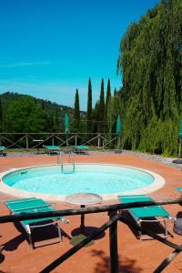 The swimming pool at or close to Le Gorghe di Valmarino