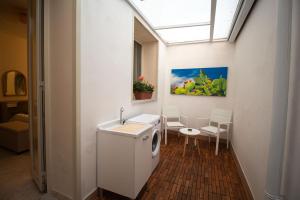 a bathroom with a washing machine and a table and chairs at RelaxTime Casa Vacanze in Palermo +1 photo