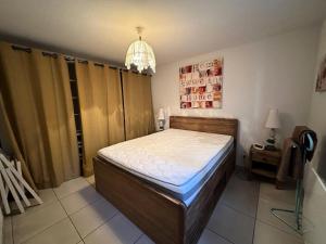 Postel nebo postele na pokoji v ubytování Résidence Les Terrasses De Vars Ste Marie - LES TERRASSES DE VARS SAINTE MARIE MAE-9981