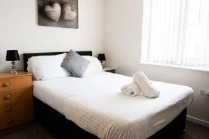 Ένα ή περισσότερα κρεβάτια σε δωμάτιο στο Greenings Apt Warrington - 2 Bed with FREE off road Parking & Wifi