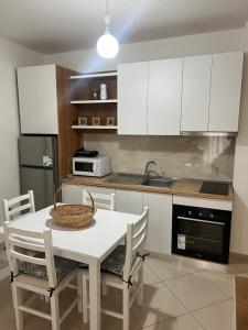 Kuchyň nebo kuchyňský kout v ubytování Apartment Gerti - Sea view
