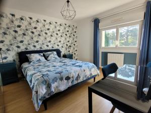 Postel nebo postele na pokoji v ubytování Kernay, grande maison familiale pour 10 personnes