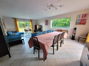 Posezení v ubytování Kernay, grande maison familiale pour 10 personnes