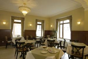 Reštaurácia alebo iné gastronomické zariadenie v ubytovaní Pension Křivá