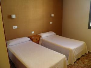 Posteľ alebo postele v izbe v ubytovaní Hostal Albacar